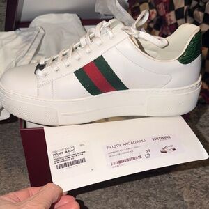 Gucci Platform White Leather Sneakers w/ Green & Red Web Stripe w/ box and bag